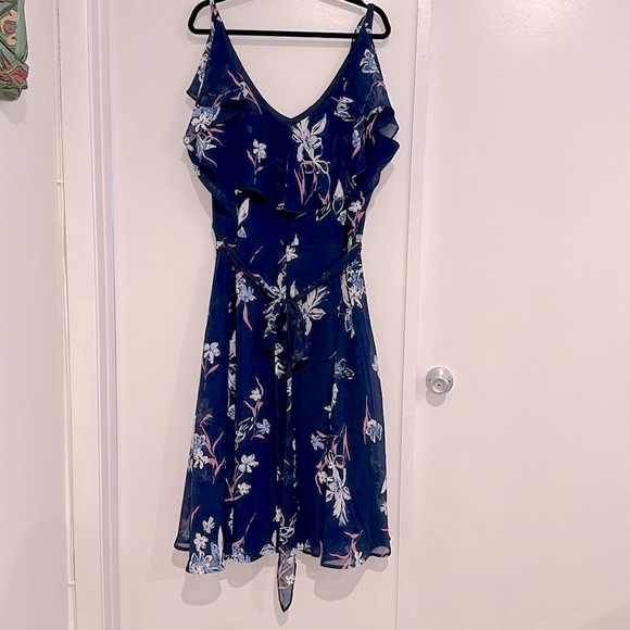 NWT Lane Bryant 28 Plus V-neck, Navy Blue Flowered Dress - Picture 6 of 10